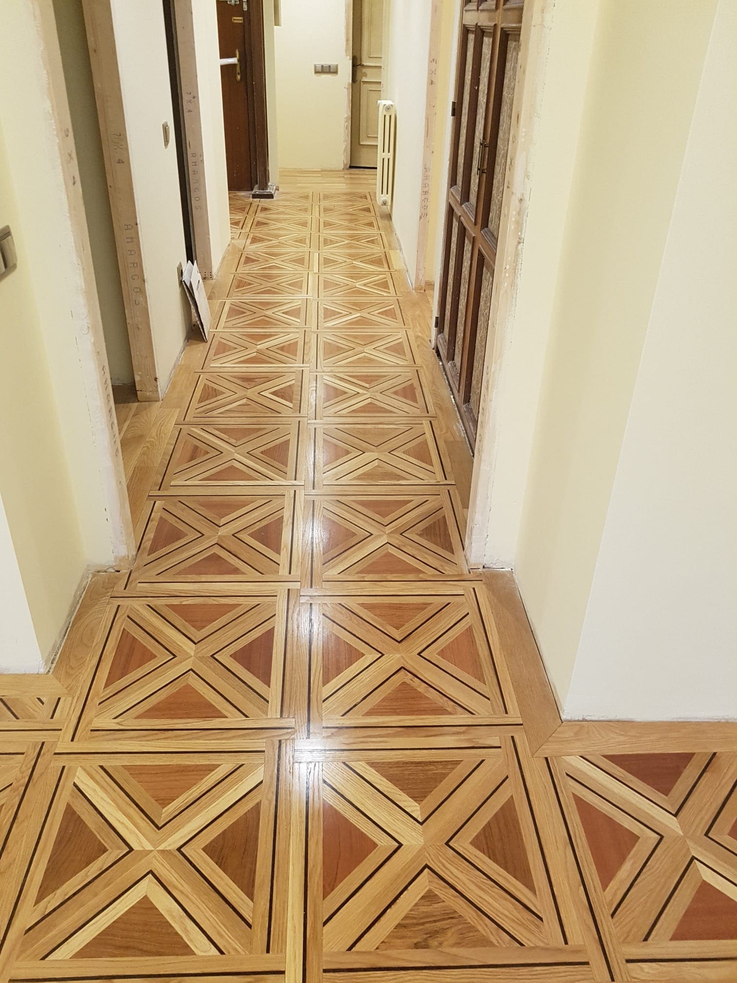 Acabado satinado en madera natural