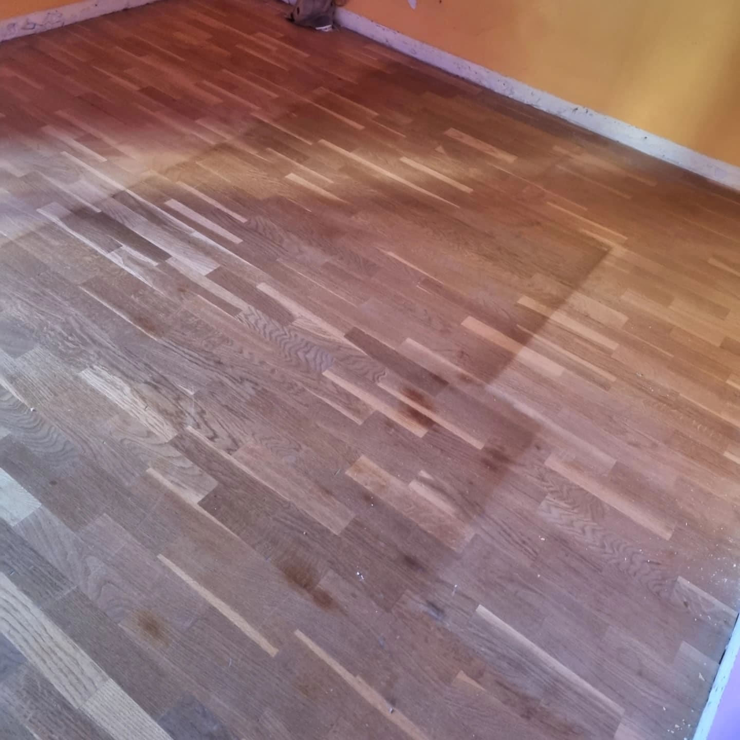Parquet con desgaste antes de la restauración