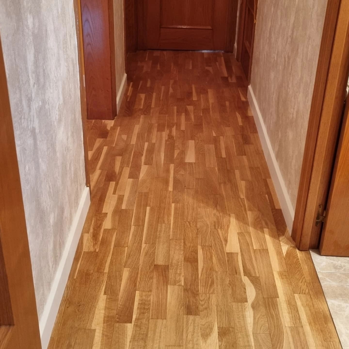Parquet restaurado con acabado renovado