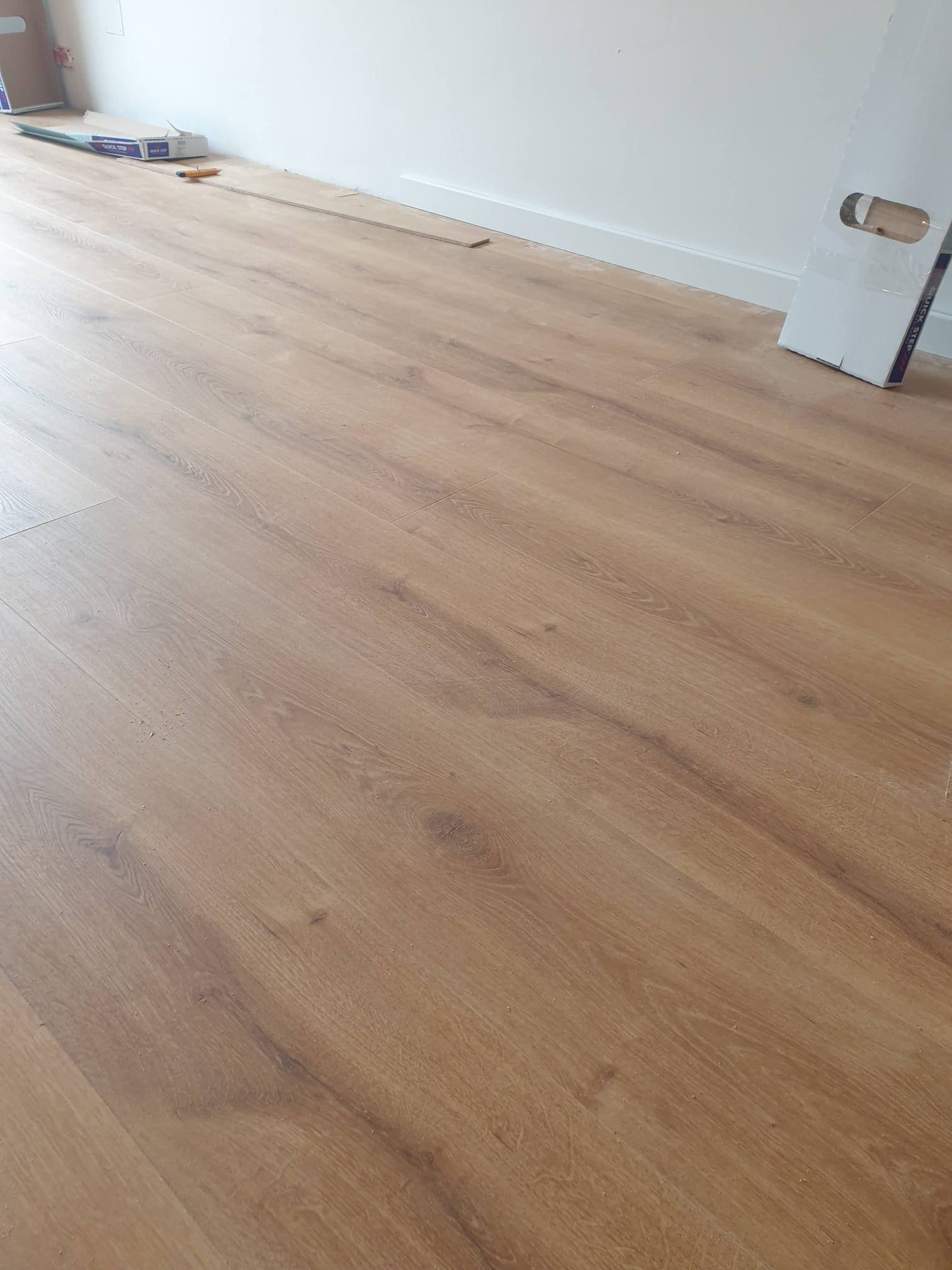 Antes y después de restauración de parquet en Barcelona