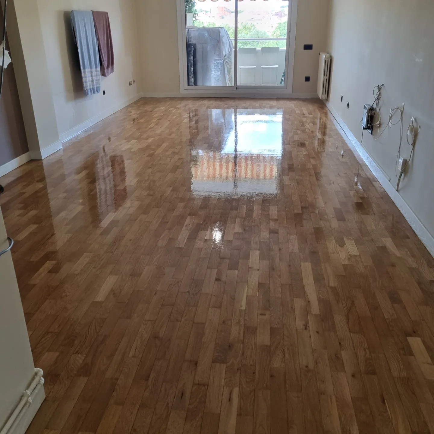 Pulido y barnizado de parquet realizado por MM Parquet